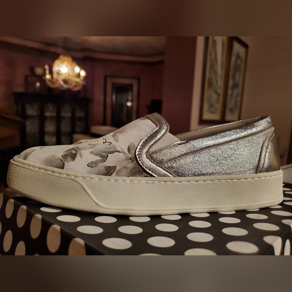 NIB sneakers